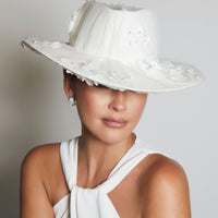 Regalito - Gladys Tamez Millinery