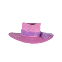 Wide brim straw hat with tulle band